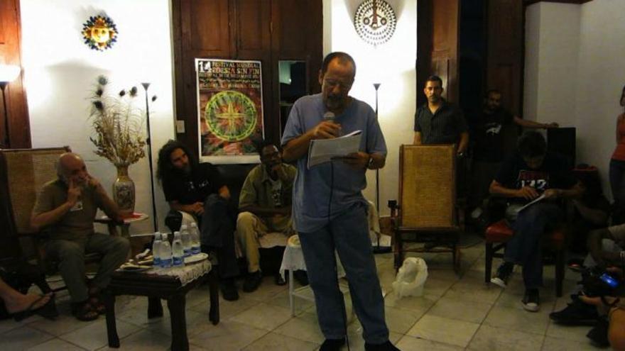A los 54 años, el poeta Juan Carlos Flores padecía frecuentes crisis depresivas. (Omni Festival Poesia Sin Fin)