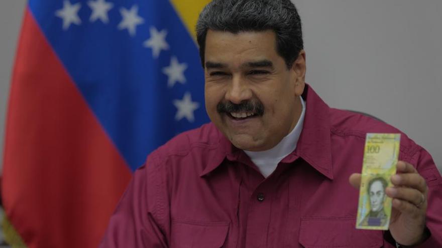 El Banco Central ha presentado por orden de Maduro el billete de 100.000 bolívares, el de mayor denominación emitido hasta ahora. (EFE)