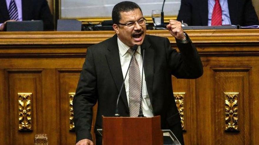 Simón Calzadilla, secretario general del Movimiento Progresista de Venezuela rechaza participar en las en la elección de alcaldes que se celebrará en diciembre. (EFE)