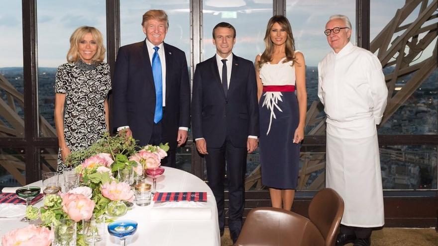 Donald y Melania Trump cenaron junto a Emmanuel y Brigitte Macron este jueves en el restaurante Jules Verne de la Torre Eiffel. (@realDonaldTrump)