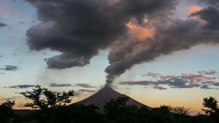 El Volcán Momotombo De Nicaragua Registra Una Nueva Ex...