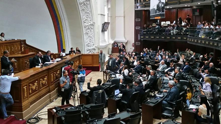 El Parlamento venezolano aprobó una batería de medidas para tratar de frenar las iniciativas presidenciales que consideran lesivas con el sistema democrático. (@AsambleaVE)