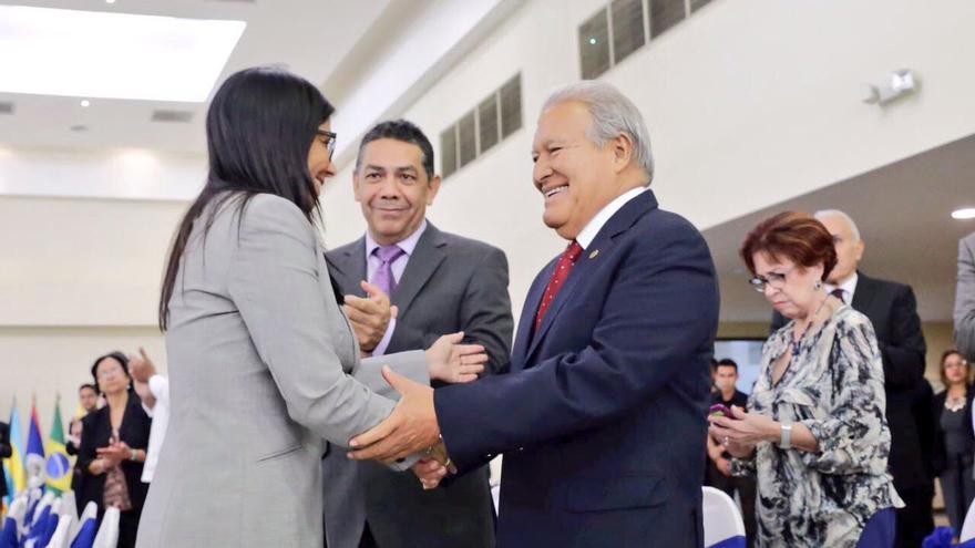 Salvador Sánchez, presidente salvadoreño, dijo en twitter que cooperará en todos los esfuerzos necesarios que conduzcan a la paz en Venezuela en el marco de su Constitución. (@sanchezceren)