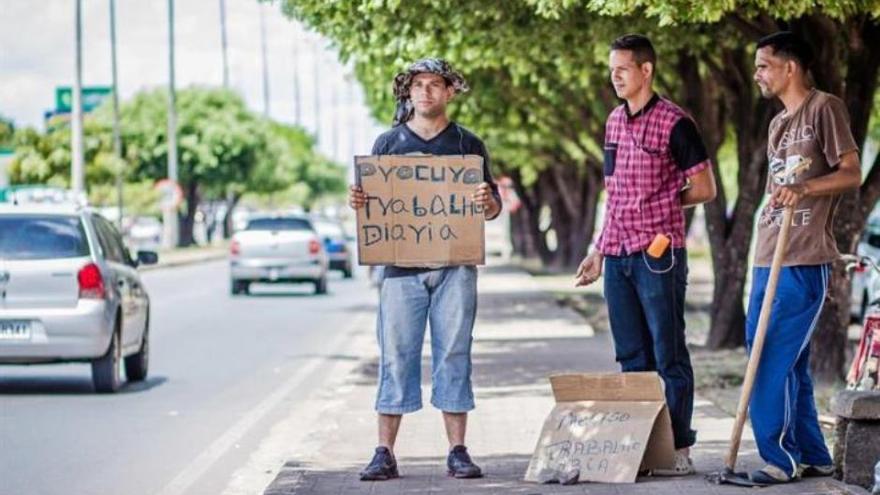 Venezolanos buscando trabajo en la ciudad brasileÃ±a de Boa Vista. (Archivo/EFE)