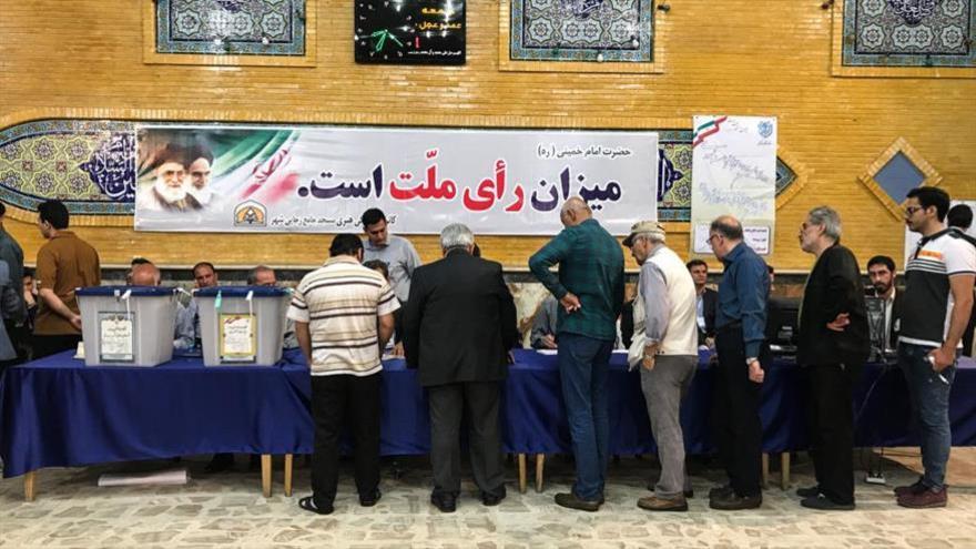Los iranís deciden hoy quién será su presidente en unas elecciones fuertemente polarizadas. (Hispantv)