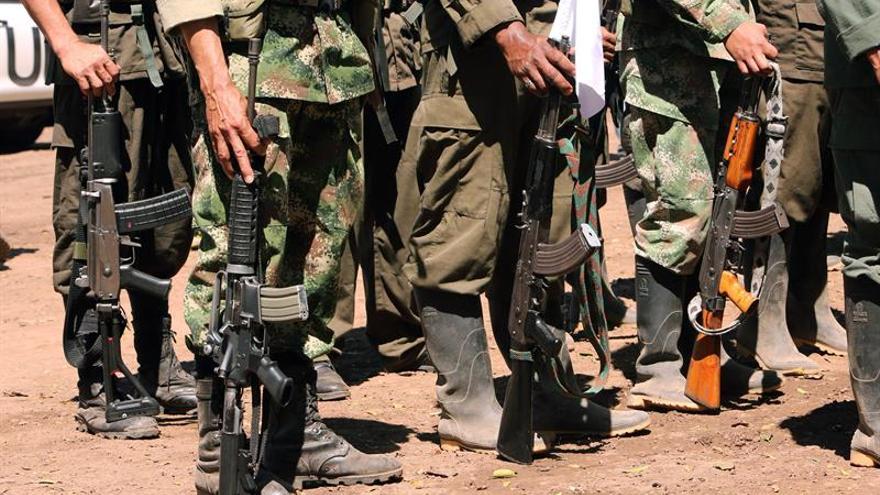 La semana pasada concluyó la recepción y almacenamiento en sus contenedores de las primeras 1.000 armas de combatientes de las FARC. (EFE)