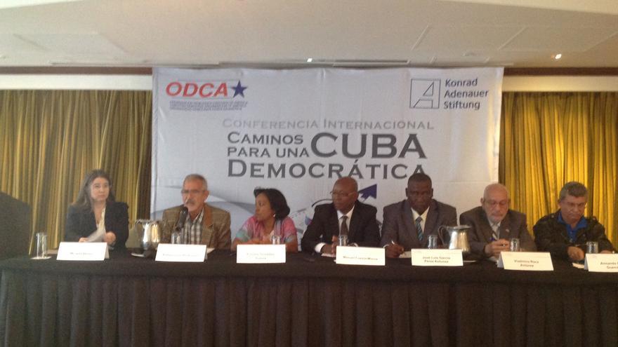 Conferencia en el marco del encuentro 'Caminos para una Cuba democrÃ¡tica'. (14ymedio)