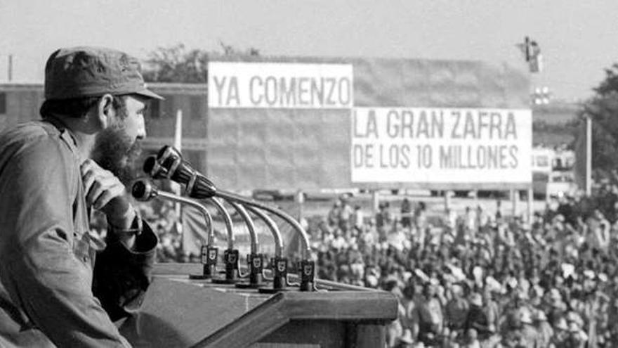 Fidel Castro promovió la zafra de los 10 millones de toneladas de azúcar 1969-1970. (Archivo)