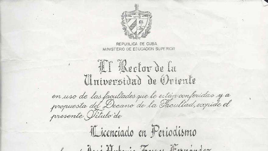 Diploma de periodista de Antonio Torres