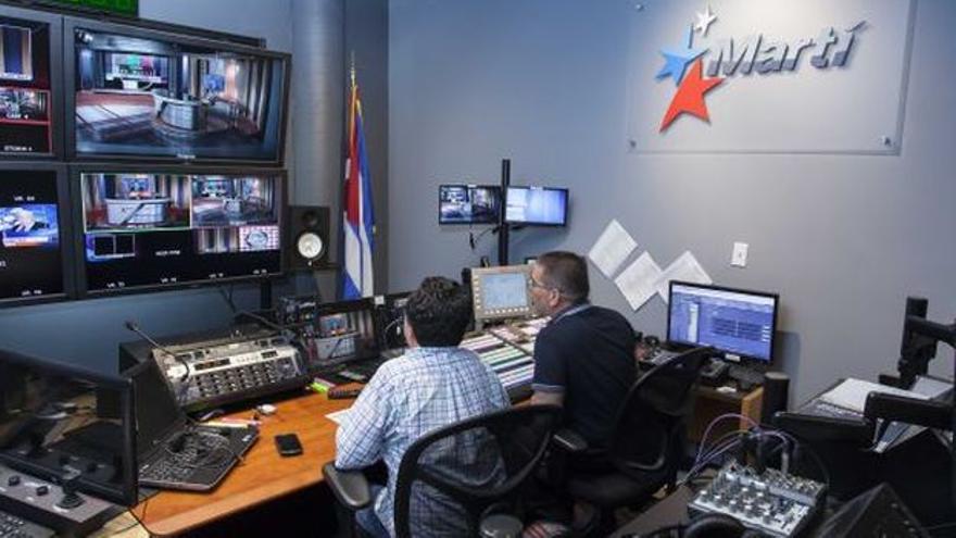 Radio Martí ha reducido sus horas de transmisión por dificultades financieras. (Archivo)