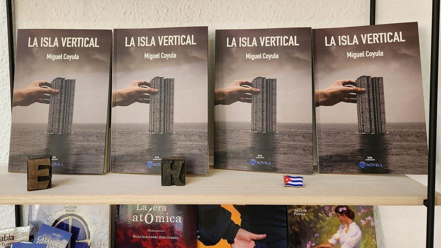 'La isla vertical', la segunda novela del escritor y cineasta cubano Miguel Coyula. (Facebook)