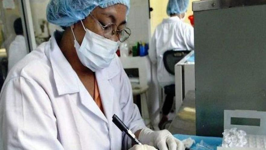 Apostando por su propia vacuna, Cuba puede quedar rezagada, al menos en el inicio de la inmunización, que comenzará este mes en Latinoamérica. (EFE)