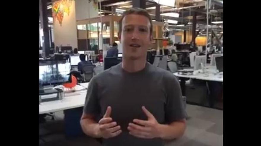 Mark Zuckerberg este martes desde la sede de Facebook. (captura de vídeo difundido por Zuckerberg)