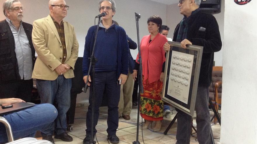 Abbas Kiarostami recibe el premio Tomás Gutiérrez Alea en la UNEAC. (14ymedio)