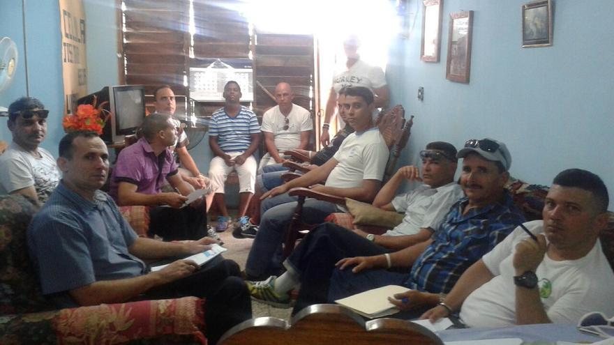 Activistas reunidos en Santiago de Cuba para debatir su participación en Cumbre de las Américas