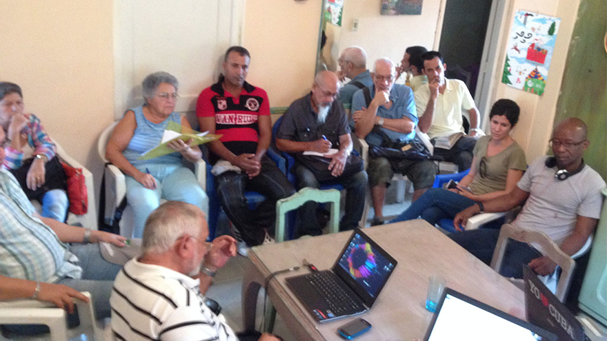 Activistas de la Mesa de Unidad de Acción Democrática (MUAD) reunidos este viernes en La Habana. (14ymedio)