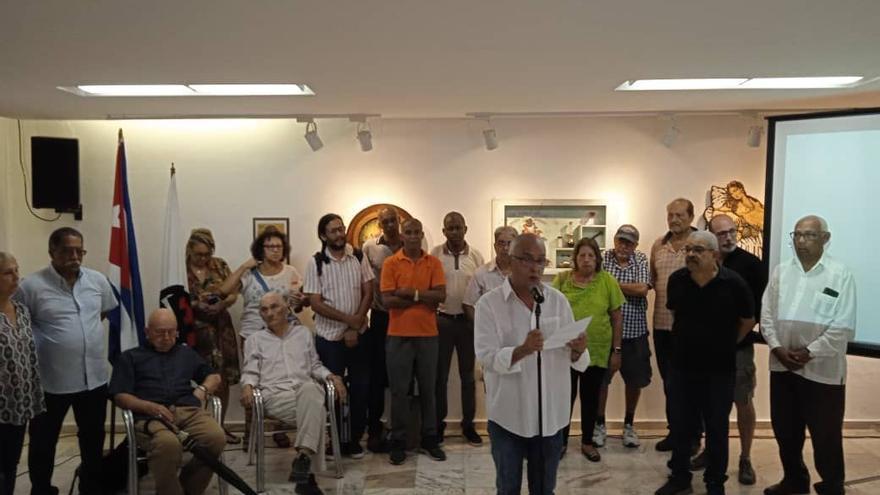 The Cuban ruling party kicks before the removal of Morejón from his position at the poetry festival in Paris