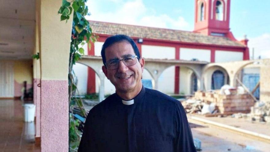 Alberto Reyes se ordenó sacerdote en 1996 en el mismo sitio donde de niño fue bautizado. (14ymedio)