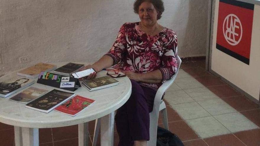 Professor Alina Bárbara López has been "regulated" and will not be able to leave Cuba
