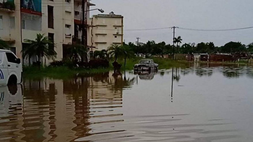 Amplias zonas de La Habana quedaron bajo agua tras las intensas lluvias. (Cortesía) 
