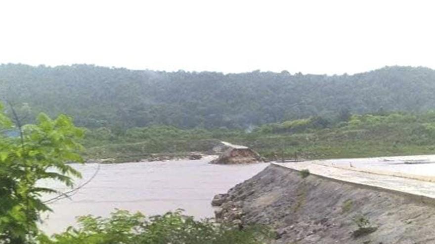 The heavy rains also caused the Arroyo Seco bridge to collapse due to a flood of the Mayarí river.  (Crystal station)
