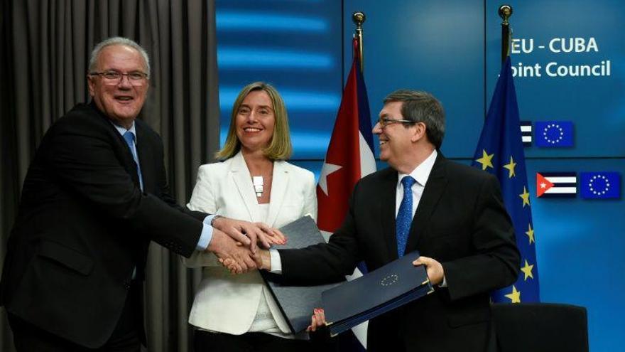 La alta comisionada de la Unión Europea para Asuntos Exteriores, Federica Mogherini, y el canciller cubano, Bruno Rodríguez, expresan su satisfacción al final de la reunión bilateral en La Habana.
