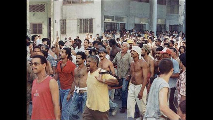 El alzamiento popular comenzó en la Avenida del Puerto y mucha gente se fue sumando a lo largo del Malecón. (Karel Poort)