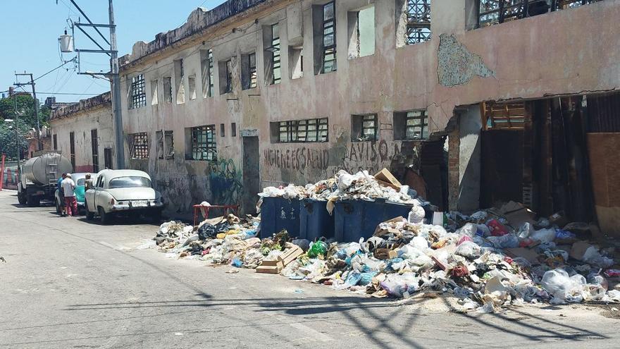Basura acumulada en la barriada de Cayo Hueso, en Centro Habana. (14ymedio) 
