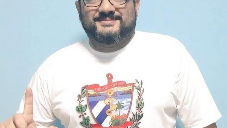 "Yo estoy haciendo videos en Bayamo, denuncias, algunas críticas sobre todas las cosas que están pasando", cuenta el doctor Alexander Jesús Figueredo Izaguirre. (Facebook)