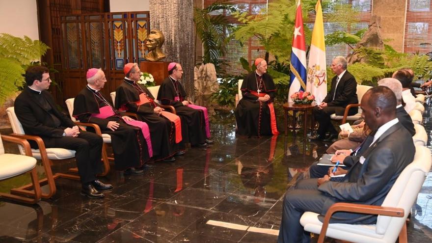 El cardenal Beniamino Stella junto a Miguel Díaz-Canel durante su visita a Cuba en febrero de 2023. (Presidencia Cuba/Twitter)