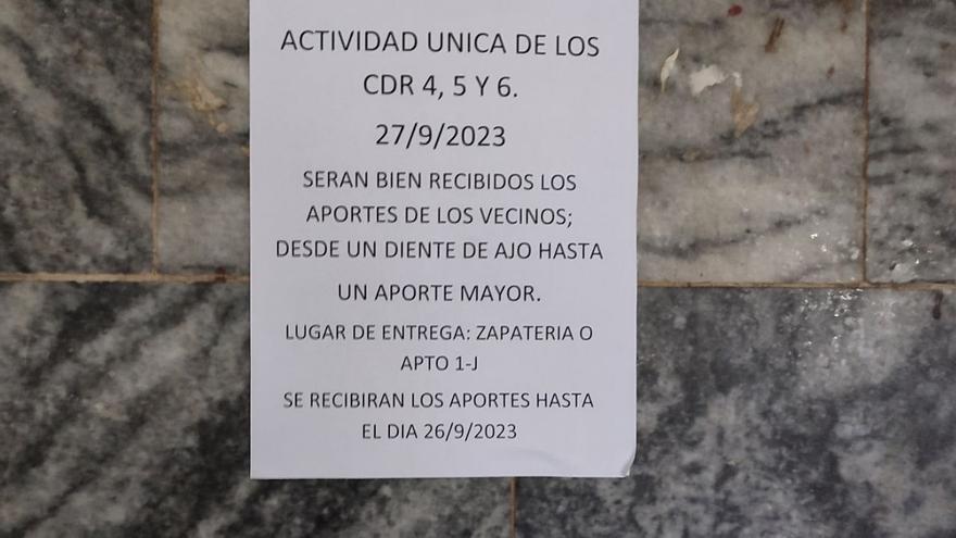 Cartel que han colocado en los bajos de un edificio en La Habana. (14ymedio)
