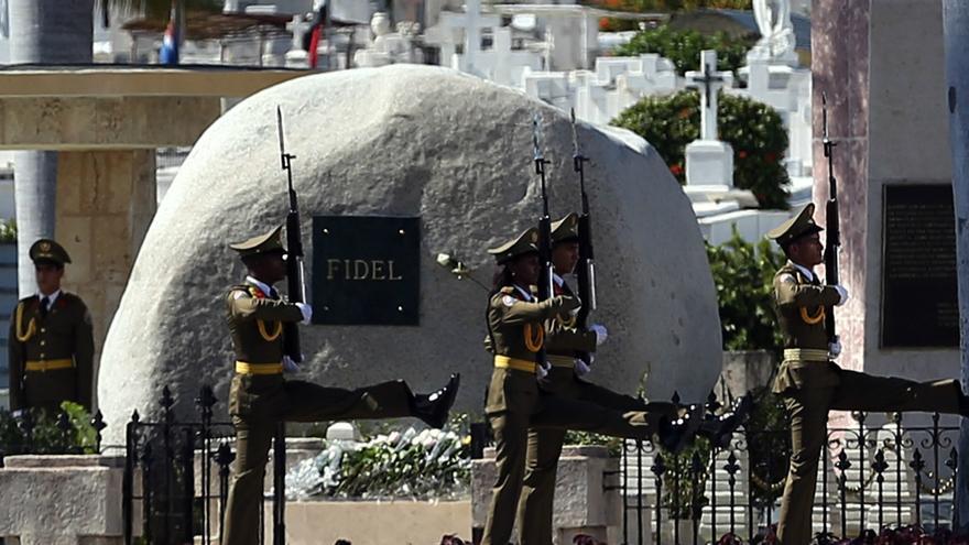 Las cenizas de Fidel Castro yacen cerca de la tumba de José Martí, héroe de la independencia de Cuba, en el cementerio Santa Ifigenia, en Santiago de Cuba. (CC)
