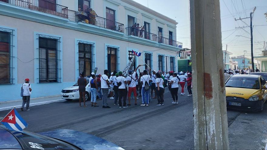 Inside Centro Habana, one of those “small acts” that the government announced would multiply throughout the country was taking place.  (14 and a half)