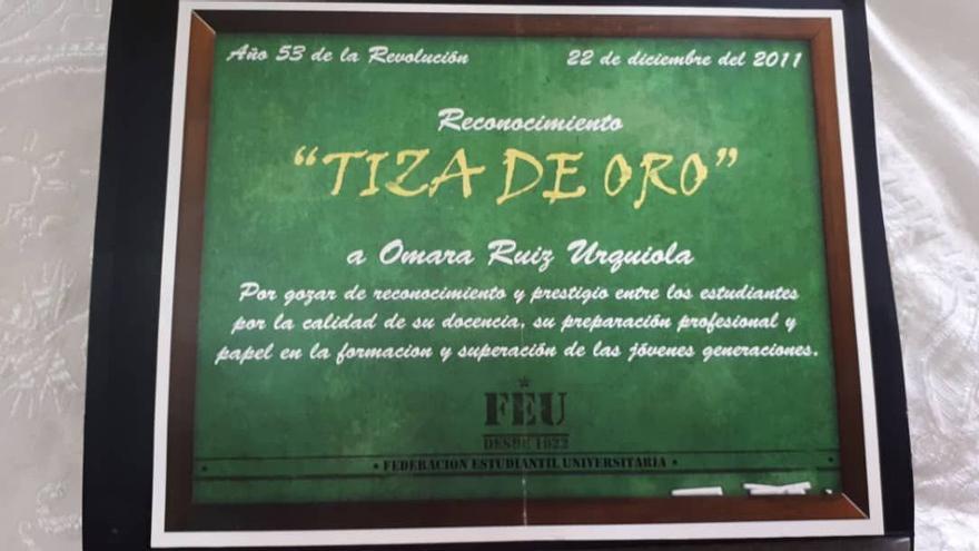 Certificado Omara Ruiz Urquiola
