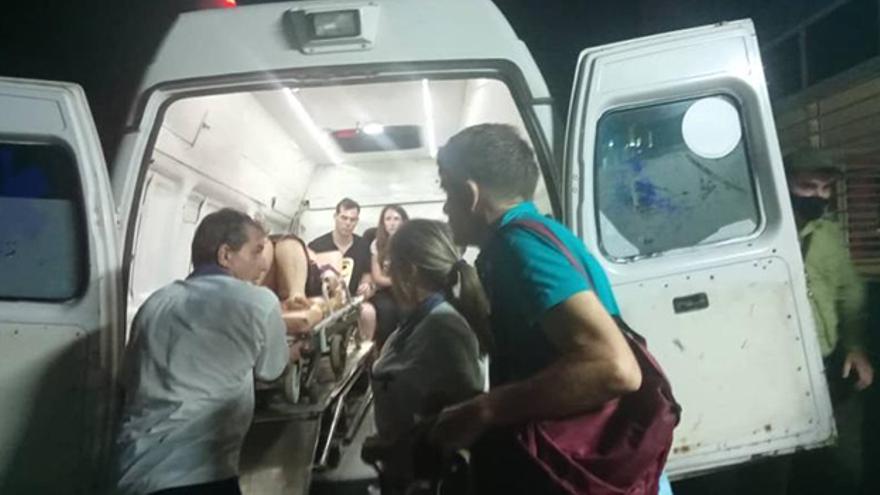 Ten French and Russian tourists injured in a bus accident near Trinidad