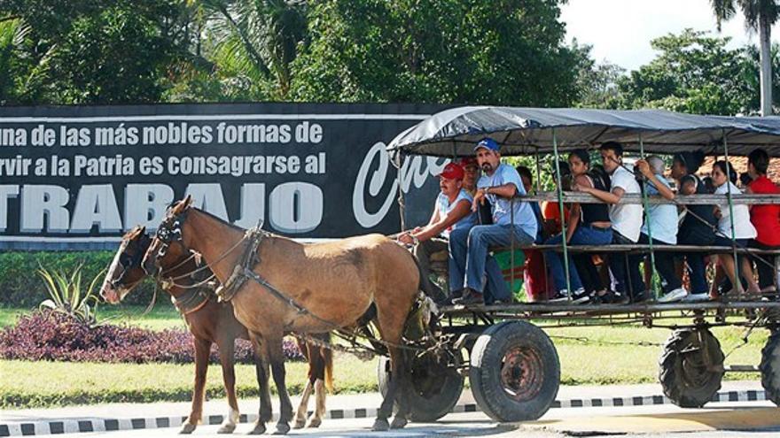 Coche de caballos en Cuba. (Raquel PÃ©rez/BBC Mundo)