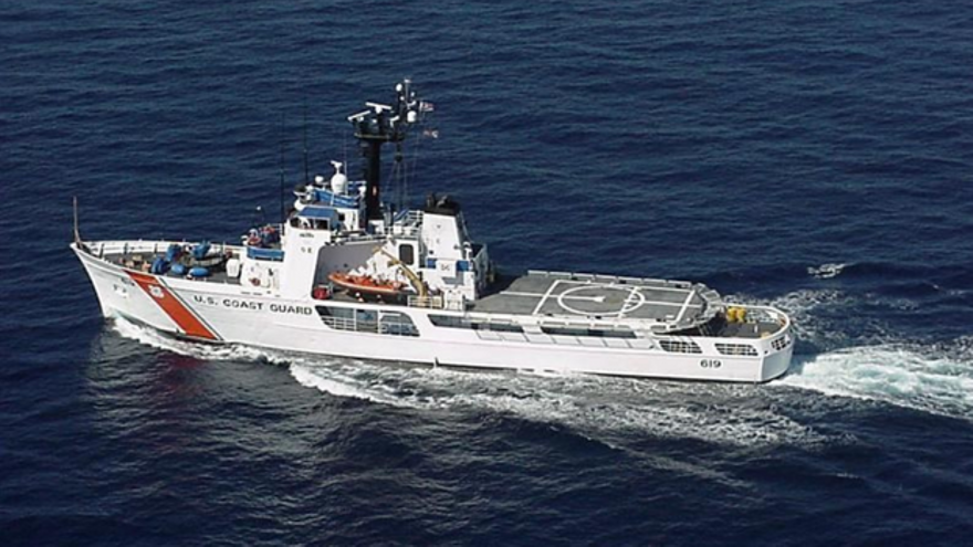El 'Confidence' es un “barco madre” que patrulla la costa de Cayo Hueso y que, “hasta que no lo llenen de cubanos”, no viaja a la Isla para entregarlos. (CC)