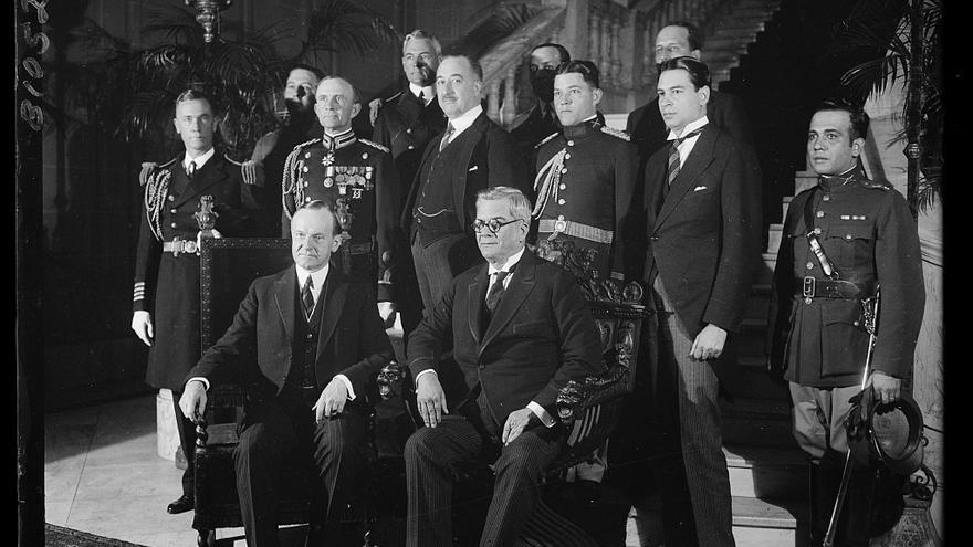 Coolidge junto al presidente Machado en la embajada de Cuba en Washington en el año 1927. (Library of Congress)