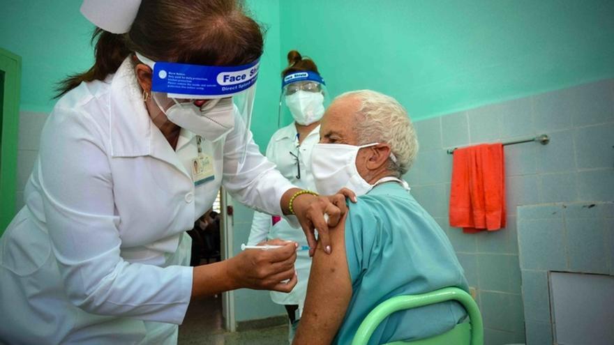 Desde mediados de mayo Cuba comenzó una "intervención sanitaria" en la que pretende vacunar de forma masiva a la población. (ACN)