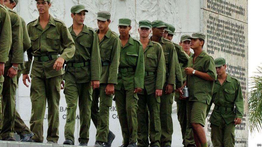 Cuba forma parte de la treintena de países que mantienen el servicio militar obligatorio. A pesar de las críticas recibidas por su dureza, el Gobierno no se ha planteado su profesionalización. (EFE)