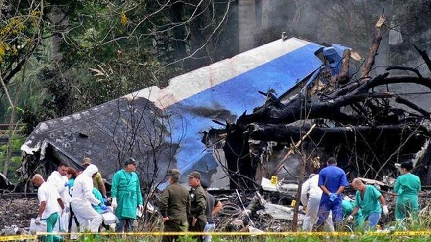 El avión, alquilado por Cubana de Aviación, se estrelló al despegar del aeropuerto de La Habana cuando se dirigía a Holguín. (EFE)