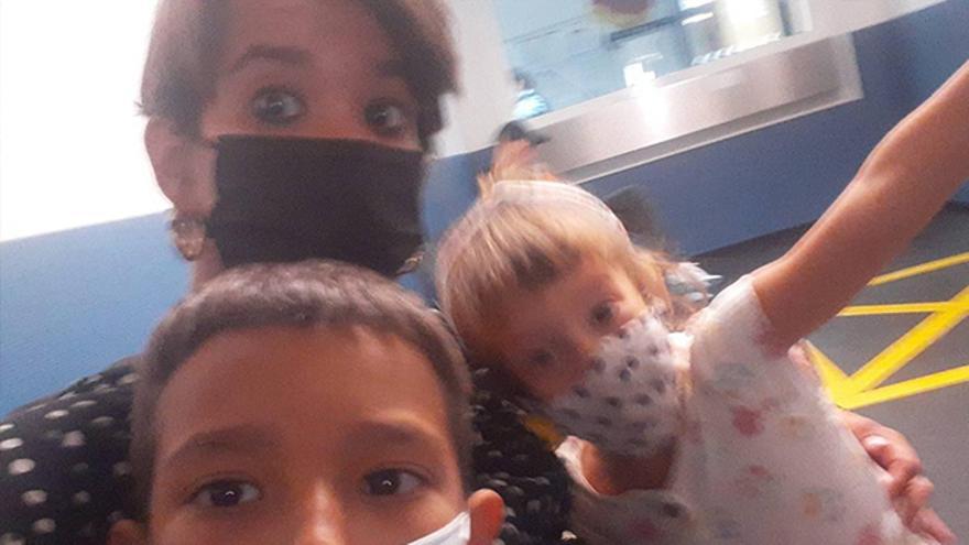 Daniela Rojo y sus hijos en un refugio de Alemania, a la espera de recibir asilo. (Facebook)