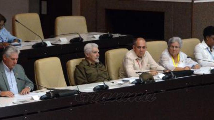 Díaz-Canel en la reunión informativa entre los diputados a la Asamblea Nacional del Poder Popular. (Granma)