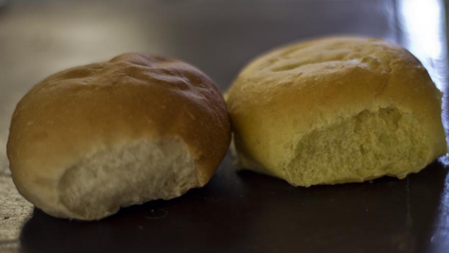  Duro, chicloso y sin los 80 gramos de peso requerido, son las características que más se escuchan al describir el pan de la libreta. (14ymedio)