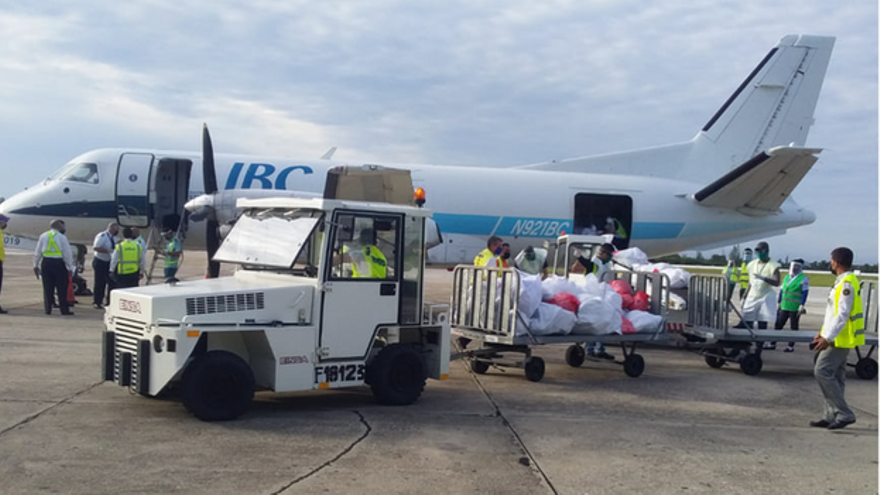 Un cargamento de ayuda humanitaria procedente de EE UU que llegó a Santa Clara, Cuba, en 2021. (Archivo/Aduana de Cuba/Facebook)
