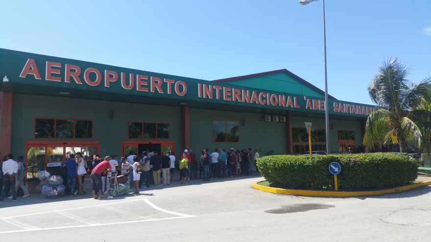 Como se había anunciado, los vuelos a EE UU desde el aeropuerto Abel Santa María, de Santa Clara, se reanudan este jueves. (CC)