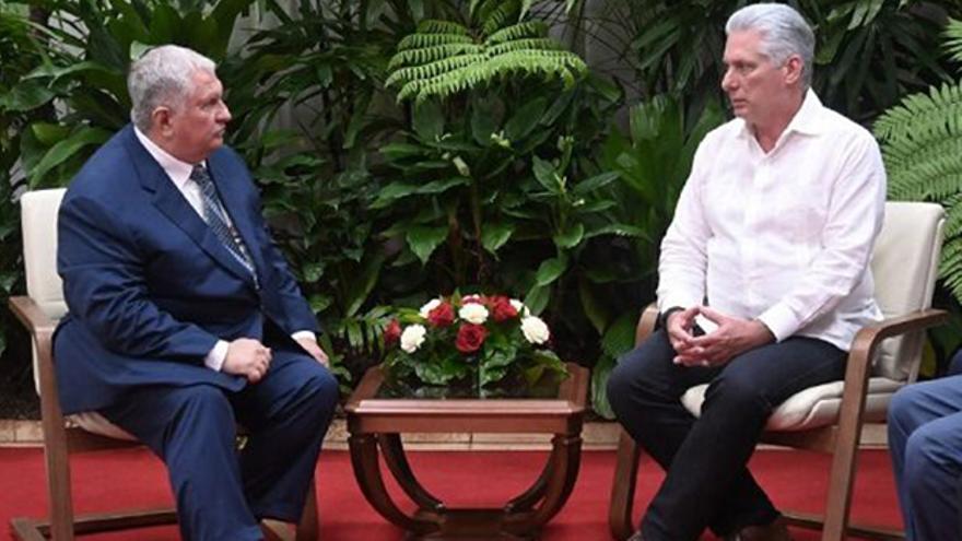Igor Sechin, director Ejecutivo de la petrolera rusa Rosneft, junto al presidente cubano, Miguel Díaz-Canel. (Cubadebate)