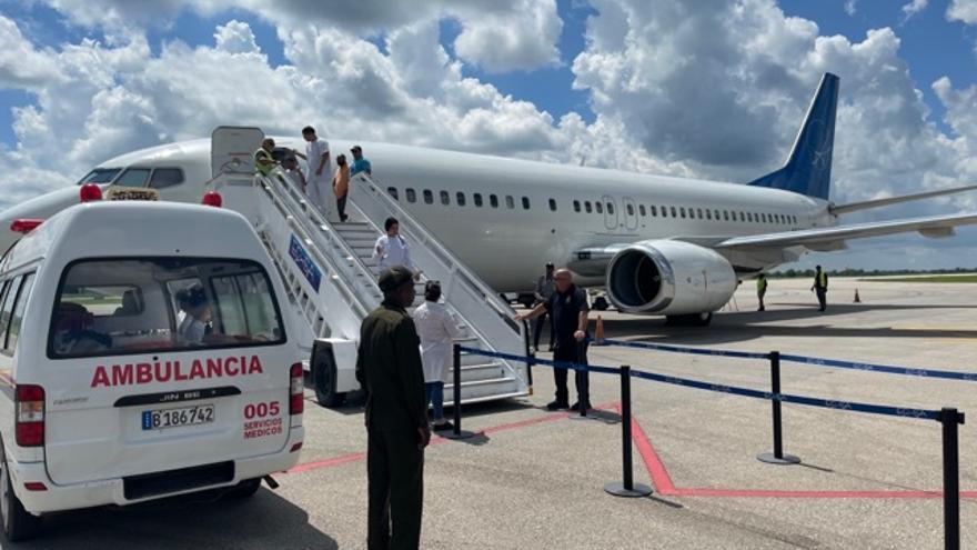 Imagen del vuelo de deportación compartida en sus redes por la Embajada de EE UU en La Habana. (X/@USEmbCuba)