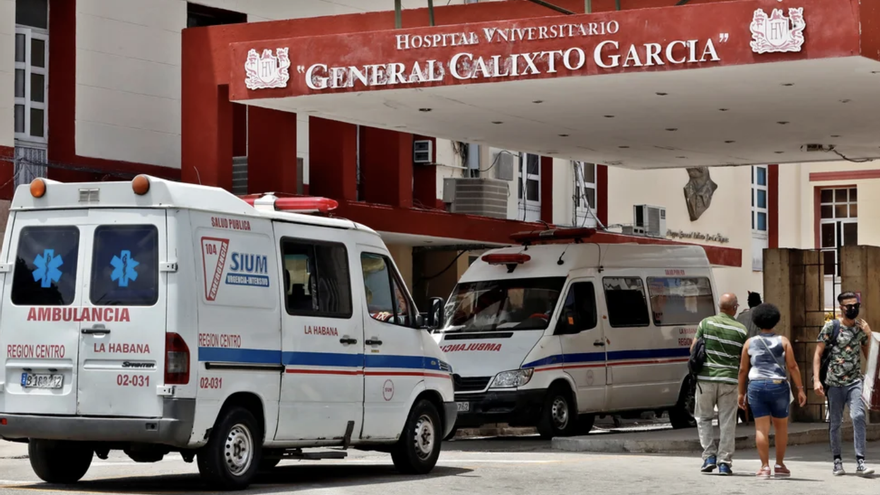 Entrada del Hospital Universitario General Calixto García, en La Habana (Cuba), en una fotografía de archivo. (EFE/Ernesto Mastrascusa)
