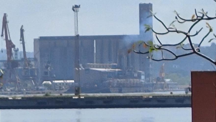 'Erol Bay' can be seen from Havana and is accessible only from the industrial area that surrounds it, something only possible for those who work in the surrounding factories.  (14ymedio)